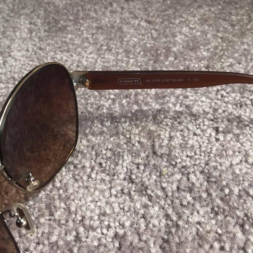 Authentic Coach Sunglasses w/Case & Cleaning Cloth - Picture 5 of 8